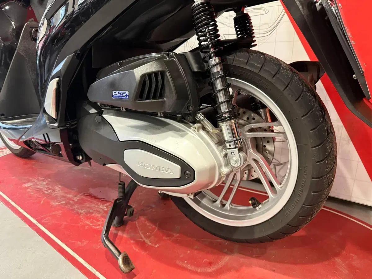 Honda SH 350 (2021 - 24) (11)