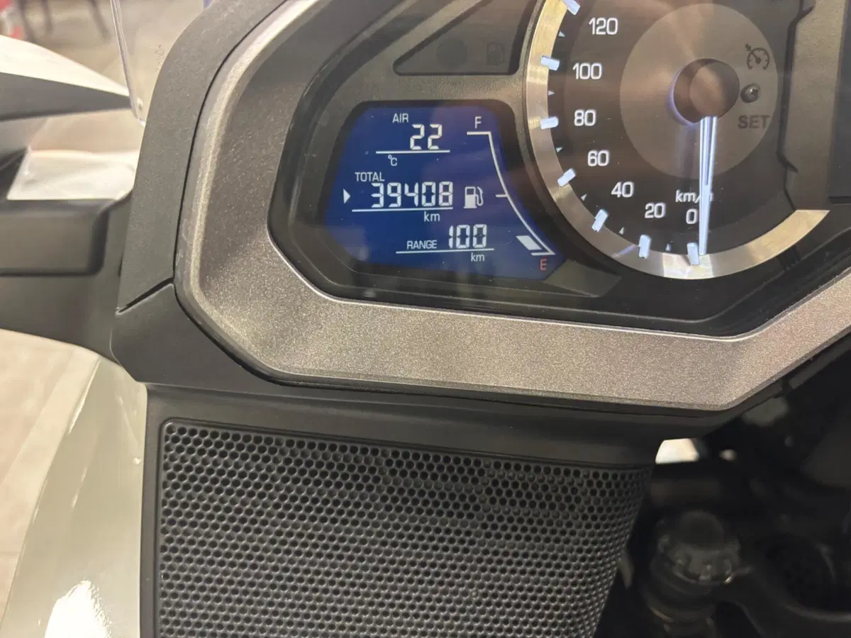 Honda GL 1800 Gold Wing Tour 50° Anniversario (2025 - 26) (4)