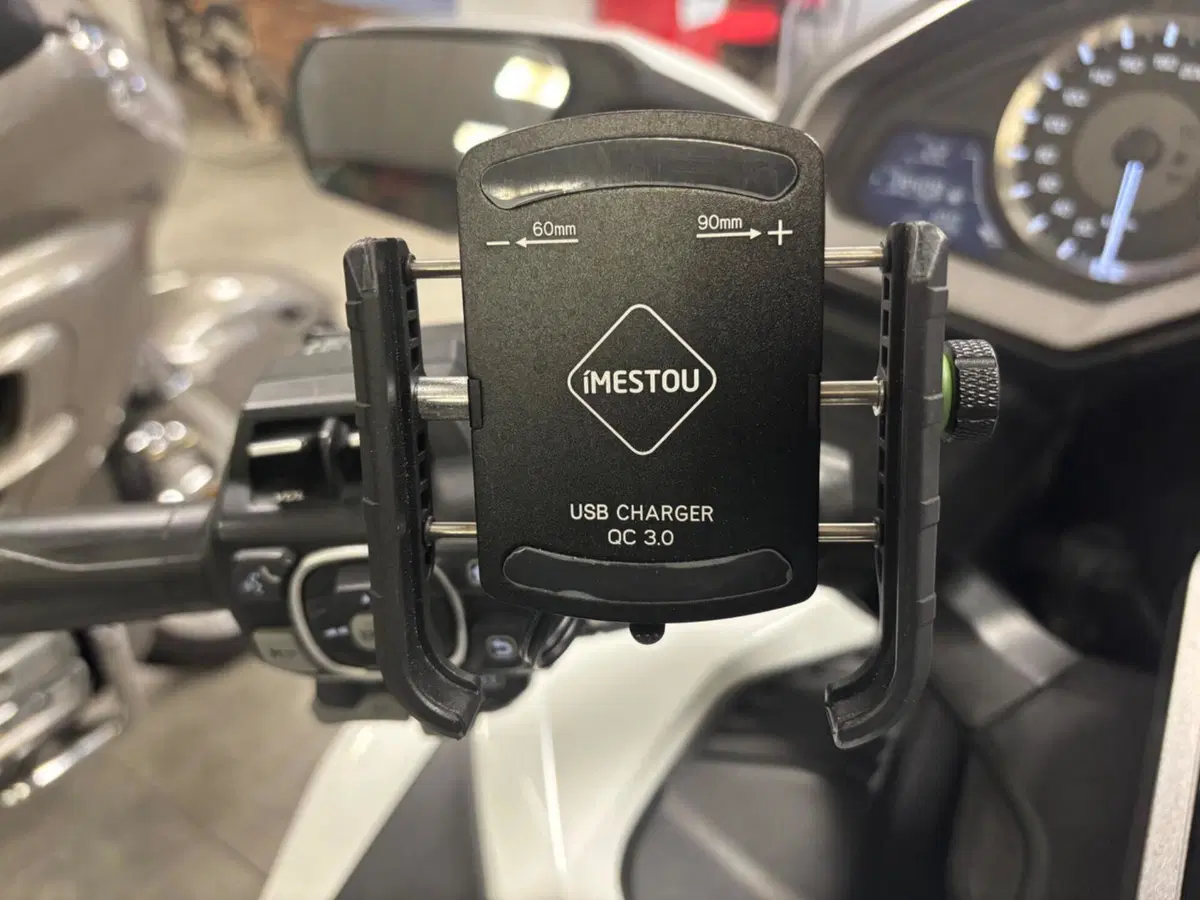Honda GL 1800 Gold Wing Tour 50° Anniversario (2025 - 26) (5)