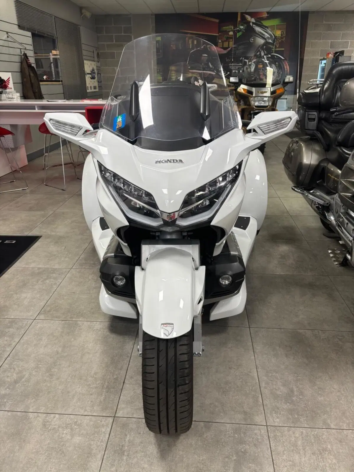 Honda GL 1800 Gold Wing Tour 50° Anniversario (2025 - 26) (11)