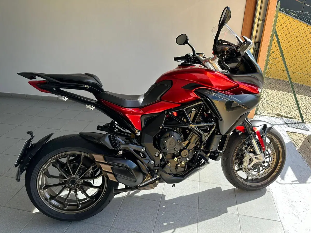 MV Agusta Turismo Veloce 800 Lusso (2020) (2)