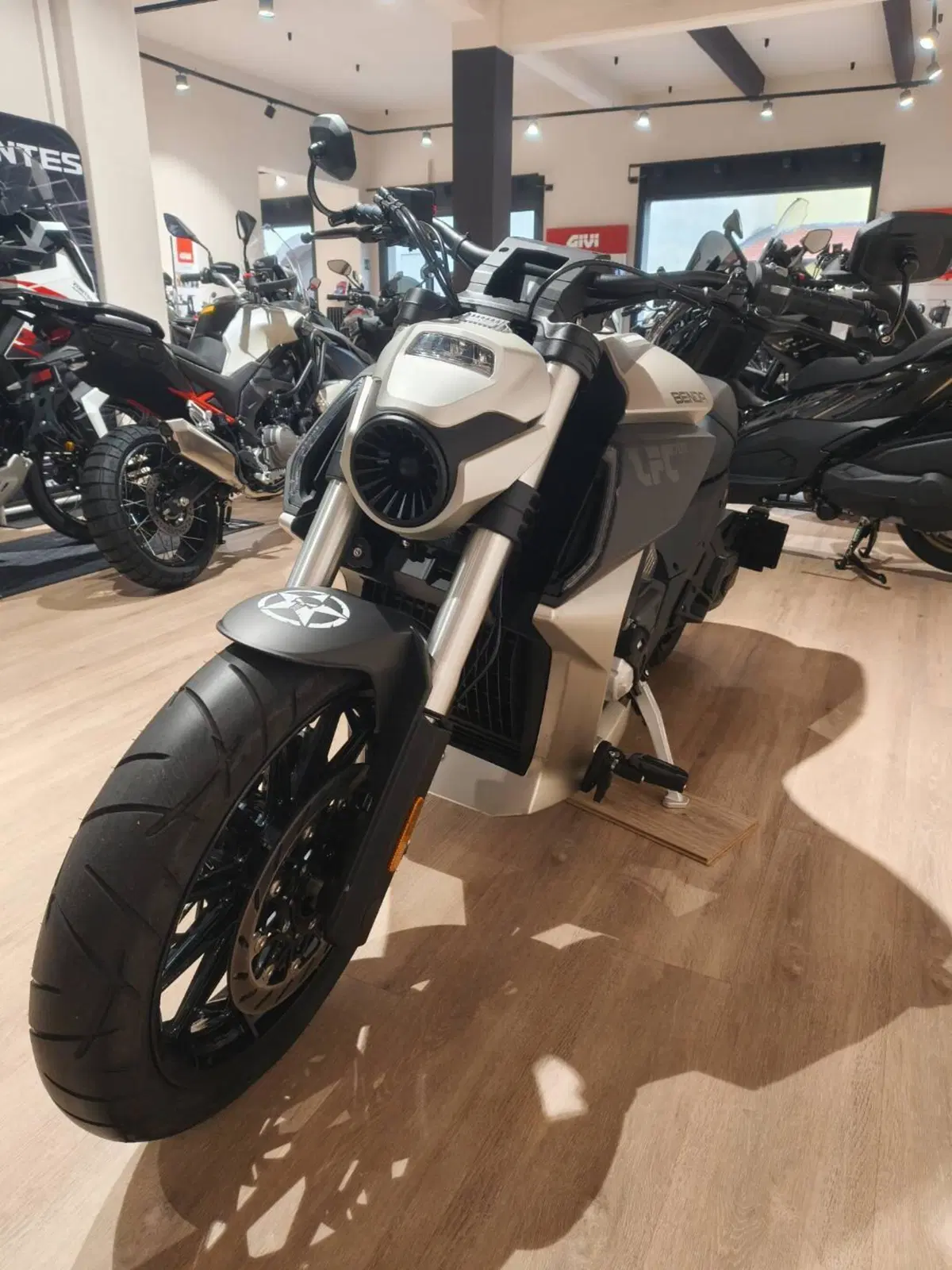 Benda Motorcycles LFC 700 (2024 - 26) (4)