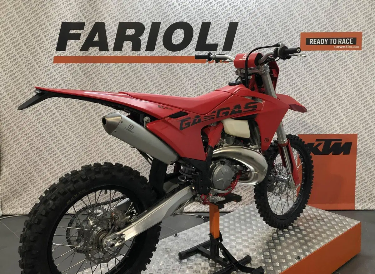 GASGAS EC 300 (2025) (2)