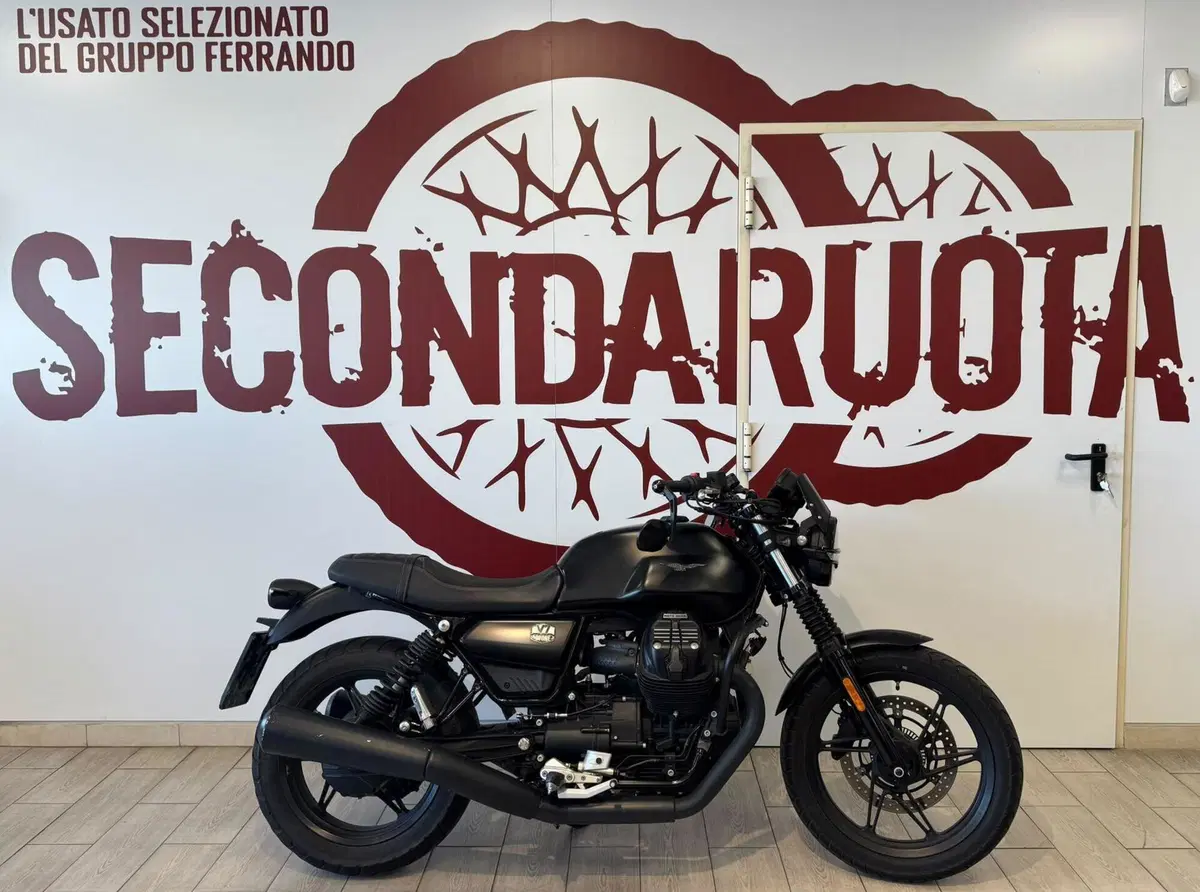 Moto Guzzi V7 Stone (2021 - 24)