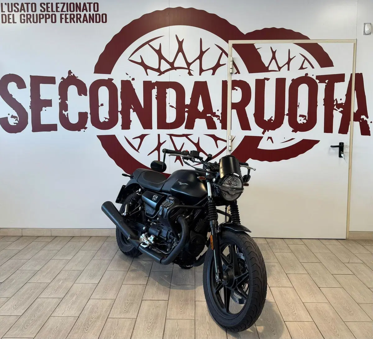 Moto Guzzi V7 Stone (2021 - 24) (2)
