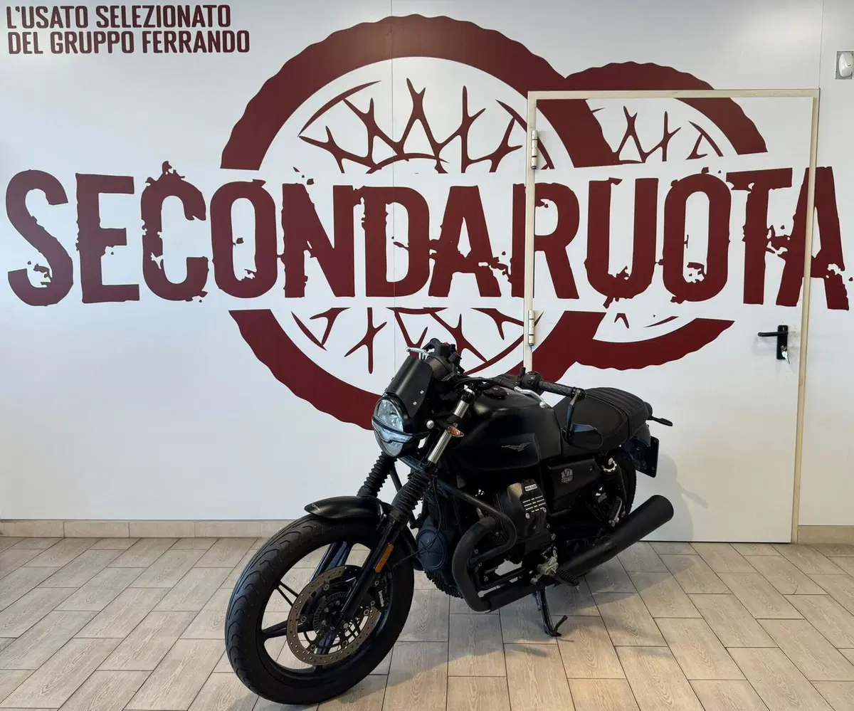 Moto Guzzi V7 Stone (2021 - 24) (3)