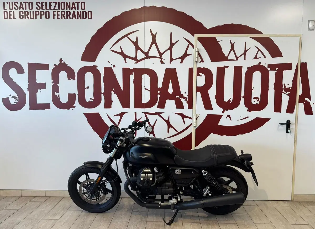 Moto Guzzi V7 Stone (2021 - 24) (4)
