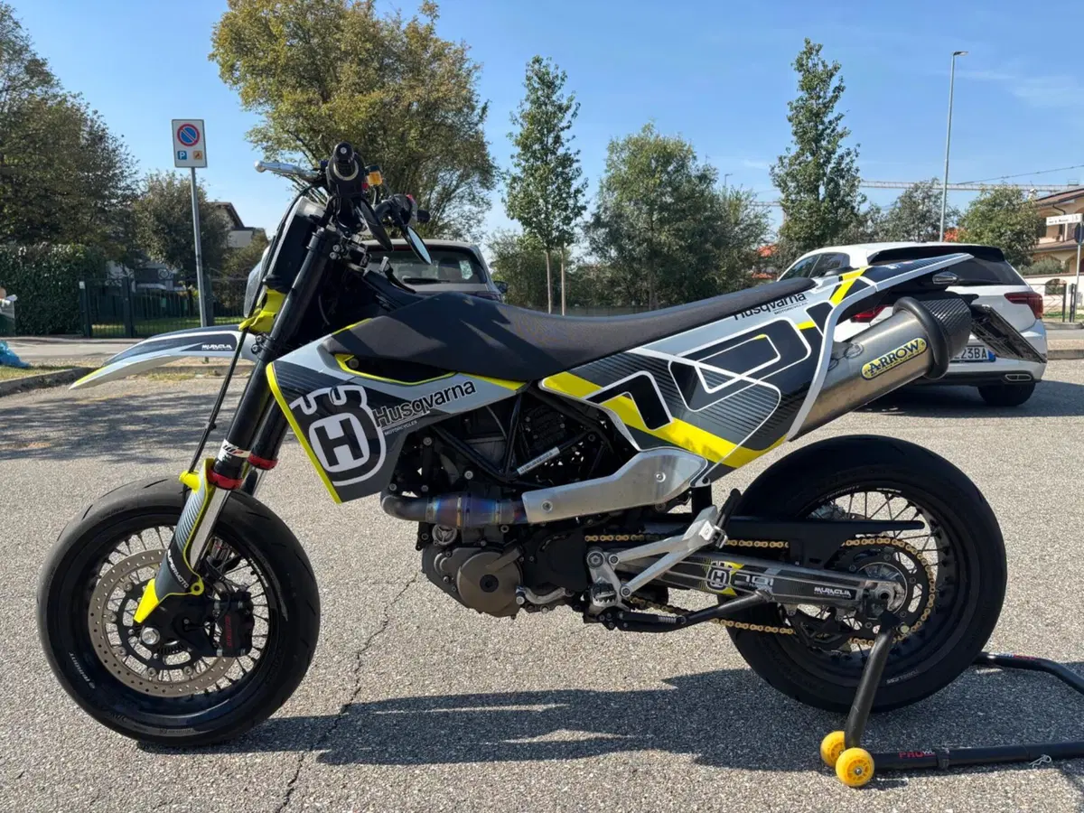 Husqvarna 701 Supermoto (2020)