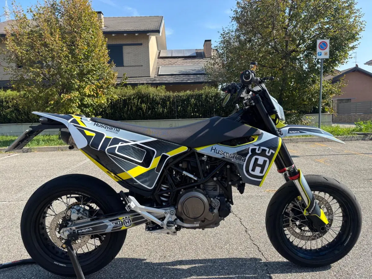 Husqvarna 701 Supermoto (2020) (2)