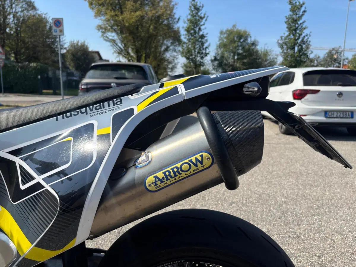 Husqvarna 701 Supermoto (2020) (5)