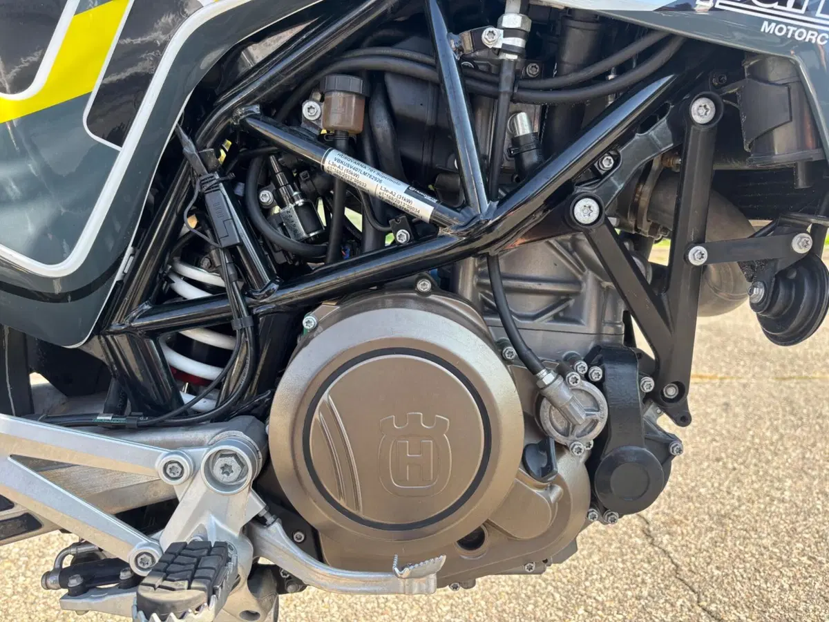 Husqvarna 701 Supermoto (2020) (7)