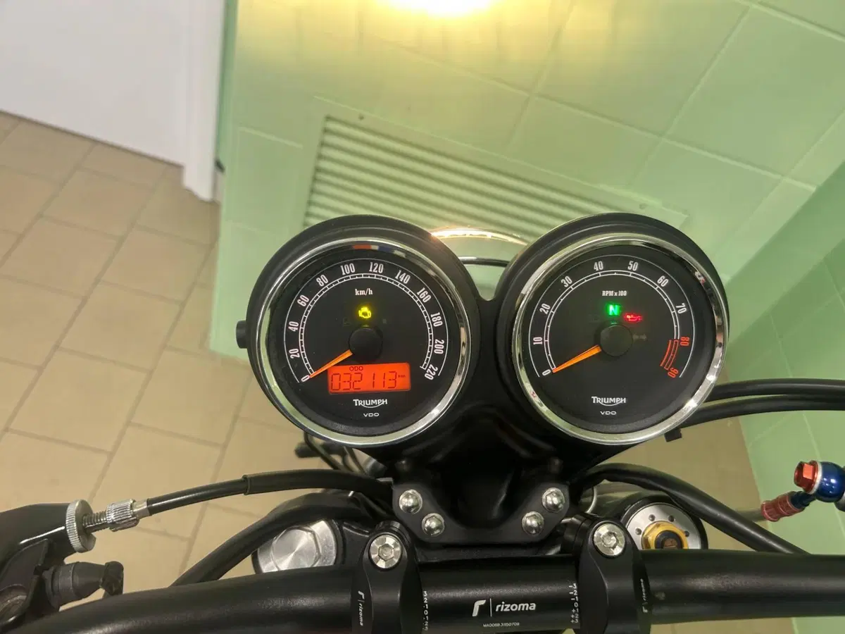 Triumph Bonneville T100 (2008 - 16) (5)