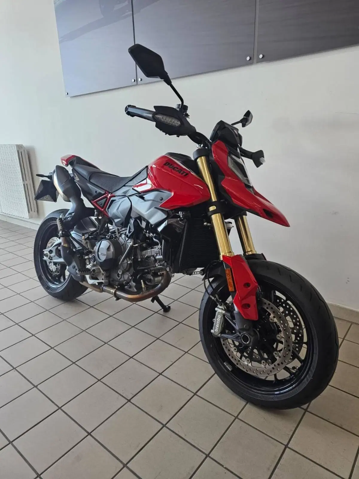 Ducati Hypermotard V2 (2026) (2)