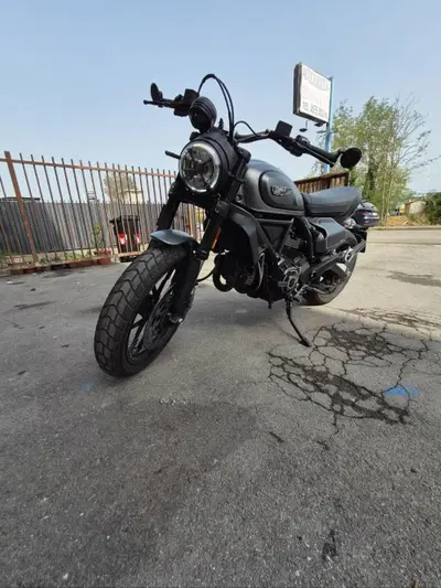 Ducati Scrambler 800 Night Shift (2021 - 22) usata