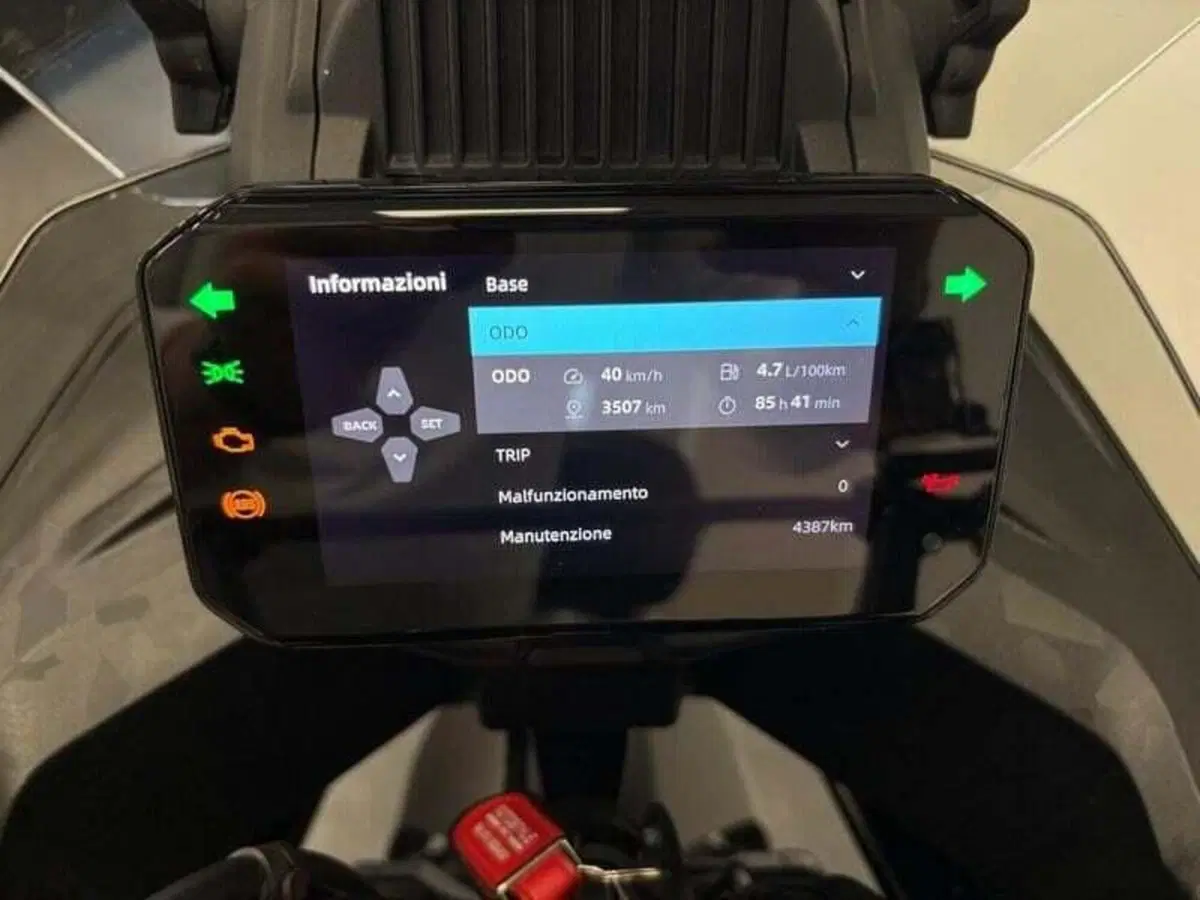 CFMOTO 700MT Adventure (2025 - 26) (4)