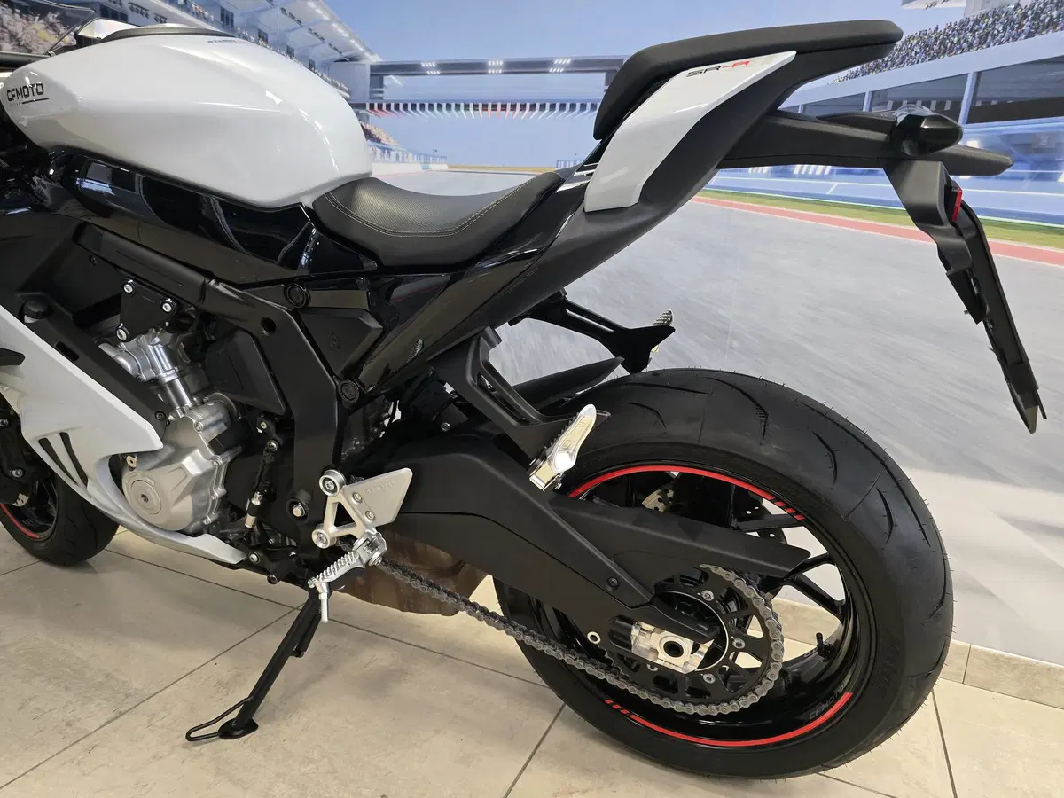 CFMOTO 675SR-R (2025 - 26) (8)