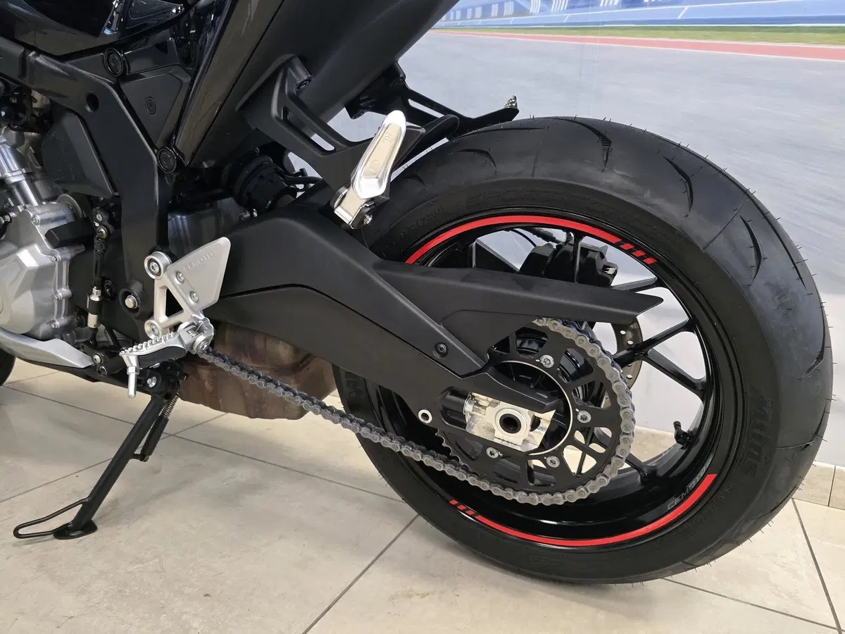 CFMOTO 675SR-R (2025 - 26) (9)