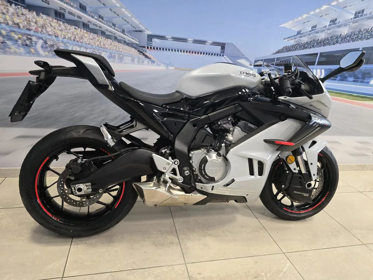 CFMOTO 675SR-R (2025 - 26) (18)