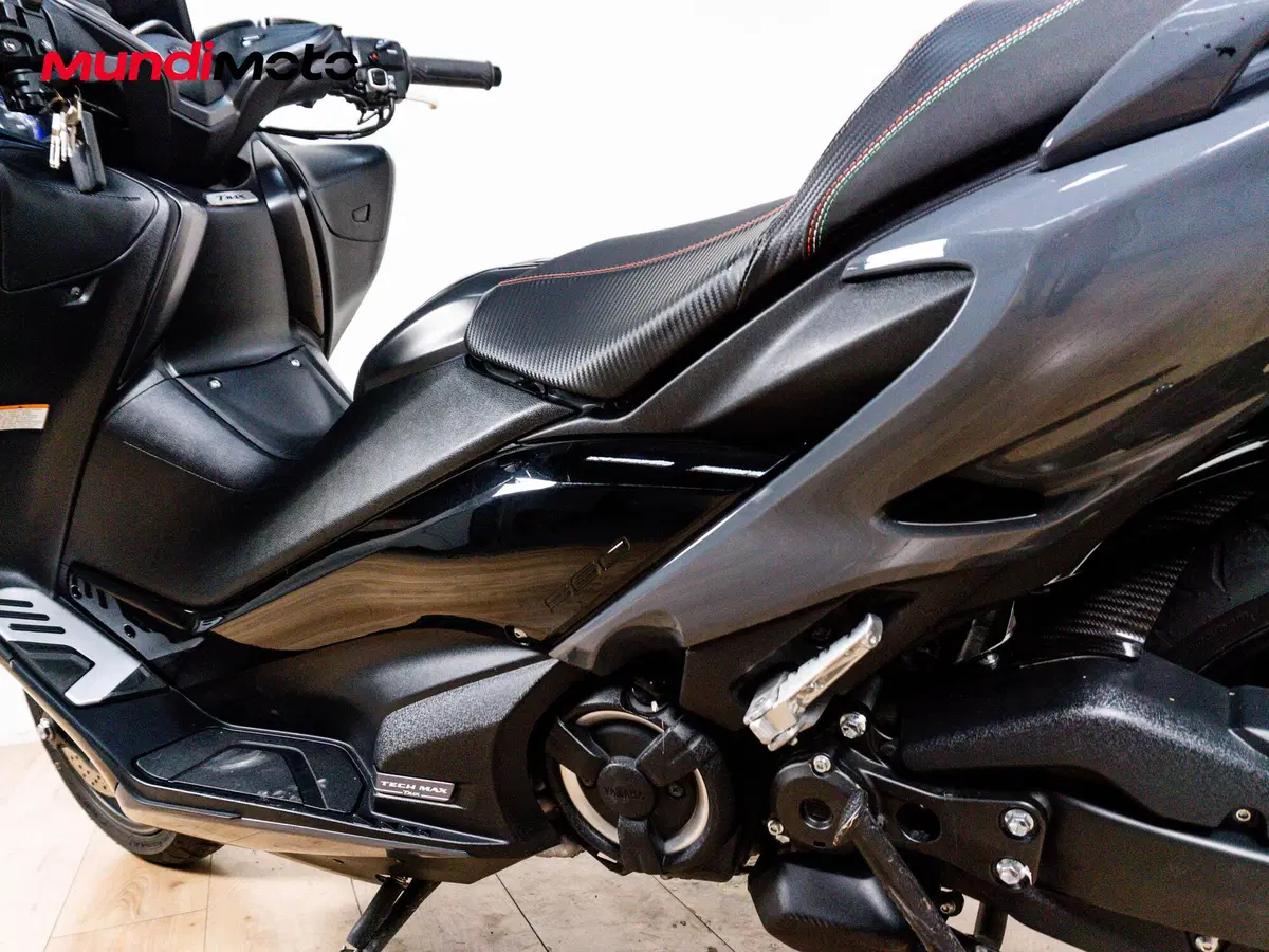 Yamaha T-Max 560 Tech Max (2020) (10)