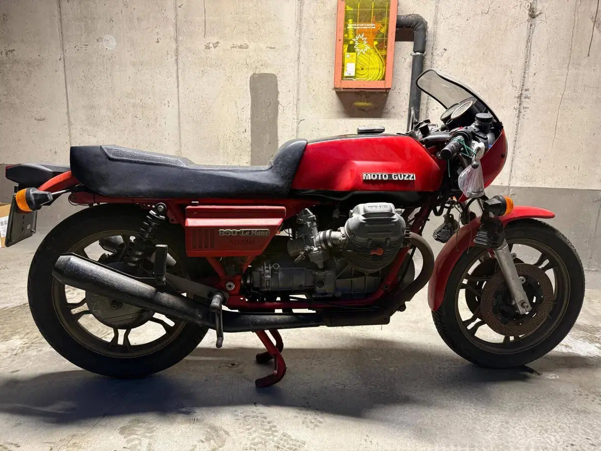 Moto Guzzi Le Mans I (4)