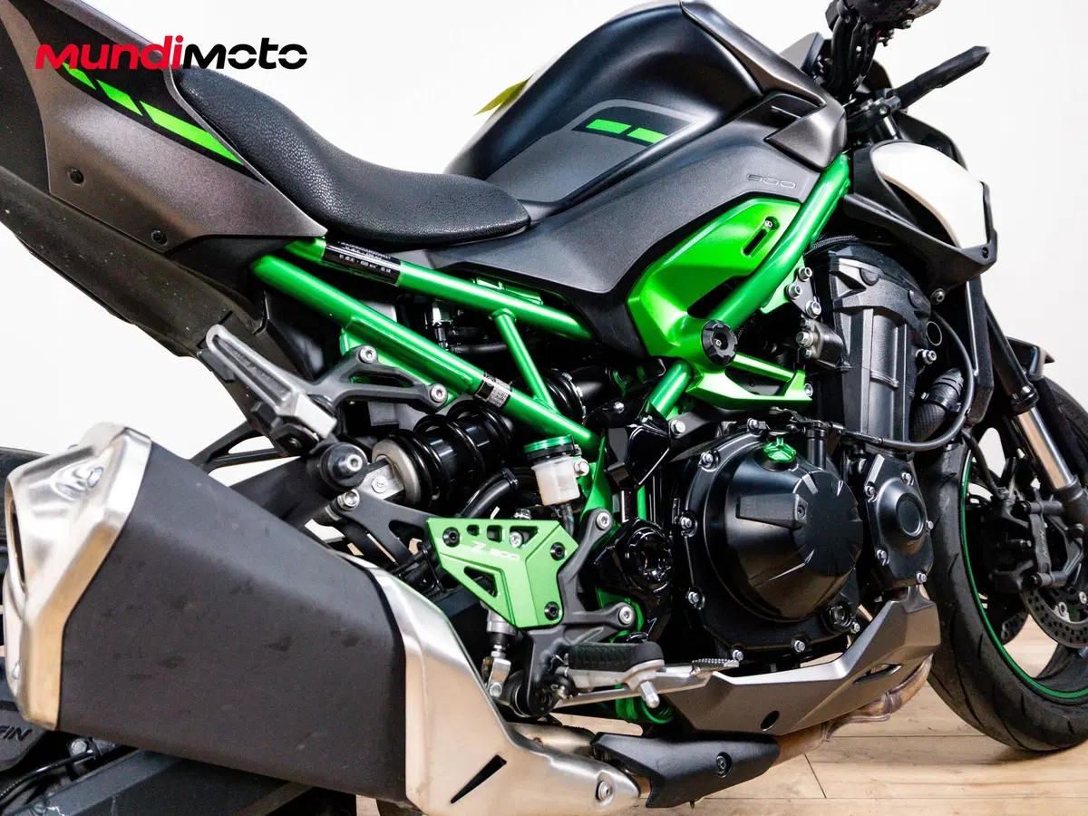 Kawasaki Z 900 (2025 - 27) (4)
