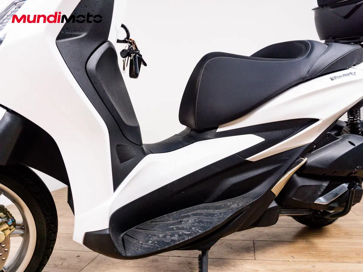 Piaggio Beverly 300 ABS-ASR (2021 - 25) (9)