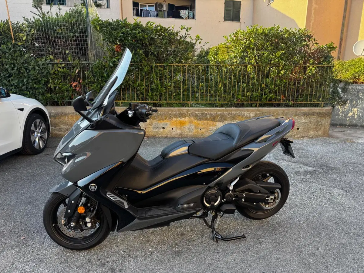 Yamaha T-Max 560 Tech Max (2021)