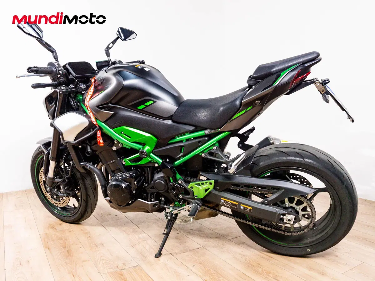 Kawasaki Z 900 (2025 - 27) (7)