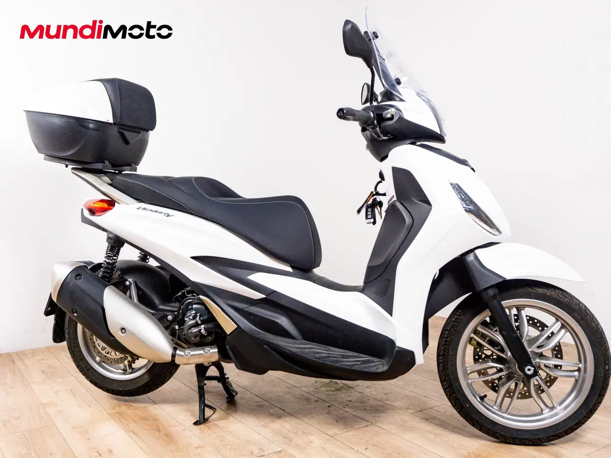 Piaggio Beverly 300 ABS-ASR (2021 - 25) (2)