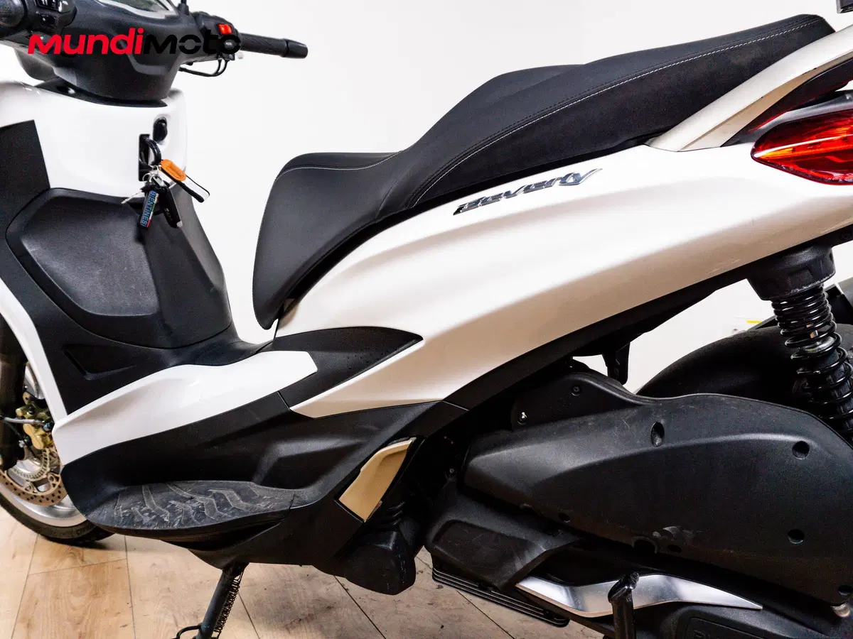 Piaggio Beverly 300 ABS-ASR (2021 - 25) (10)