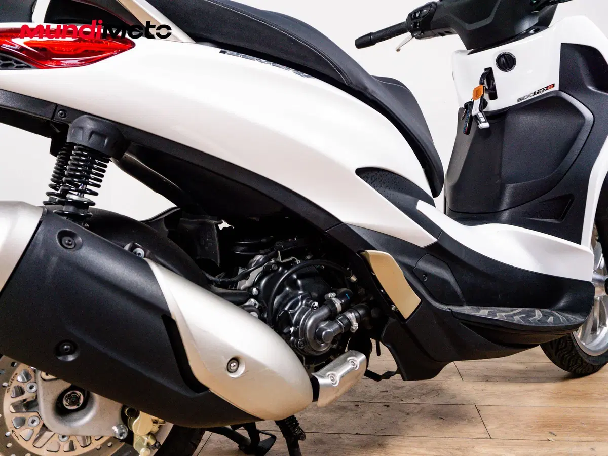Piaggio Beverly 300 ABS-ASR (2021 - 25) (4)