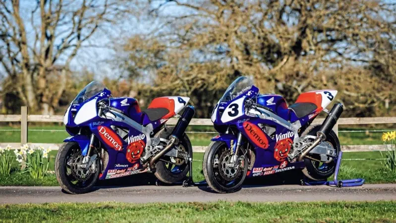Un pezzo di storia del TT in vendita: all'asta le iconiche Honda SP-1 di Dunlop e McGuinness
