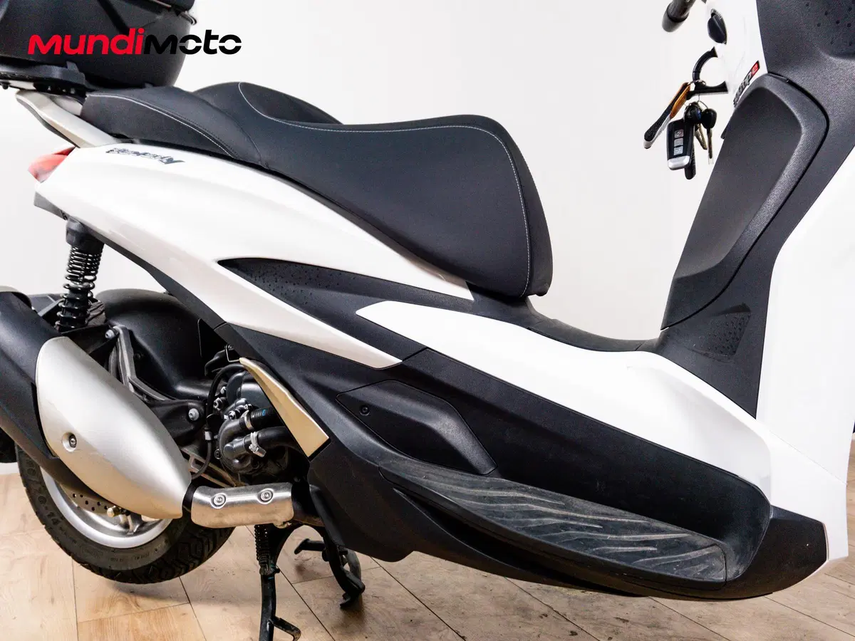 Piaggio Beverly 300 ABS-ASR (2021 - 25) (5)