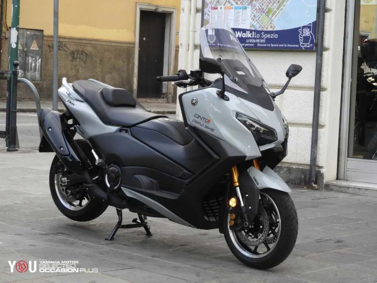 Yamaha T-Max 560 Tech Max (2025 - 26) (2)