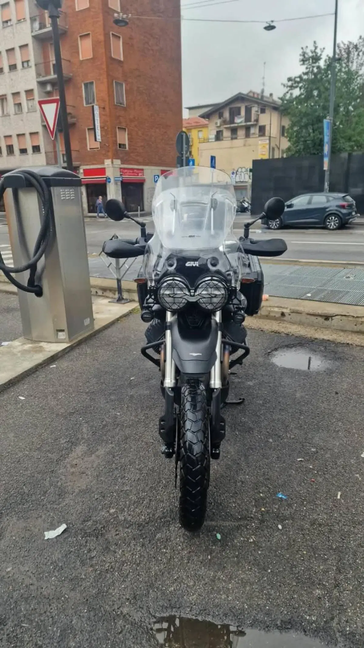 Moto Guzzi V85 TT (2021 - 23) (2)