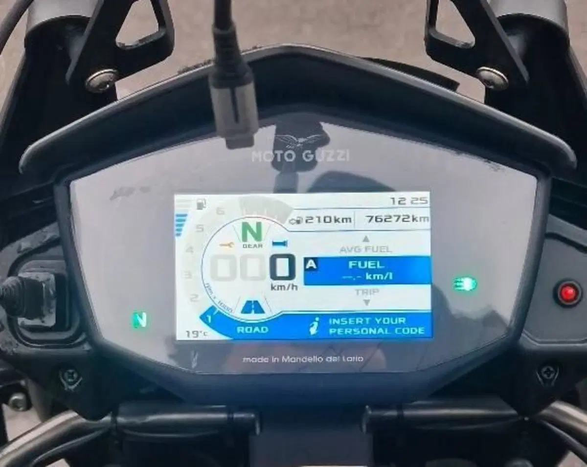 Moto Guzzi V85 TT (2021 - 23) (7)