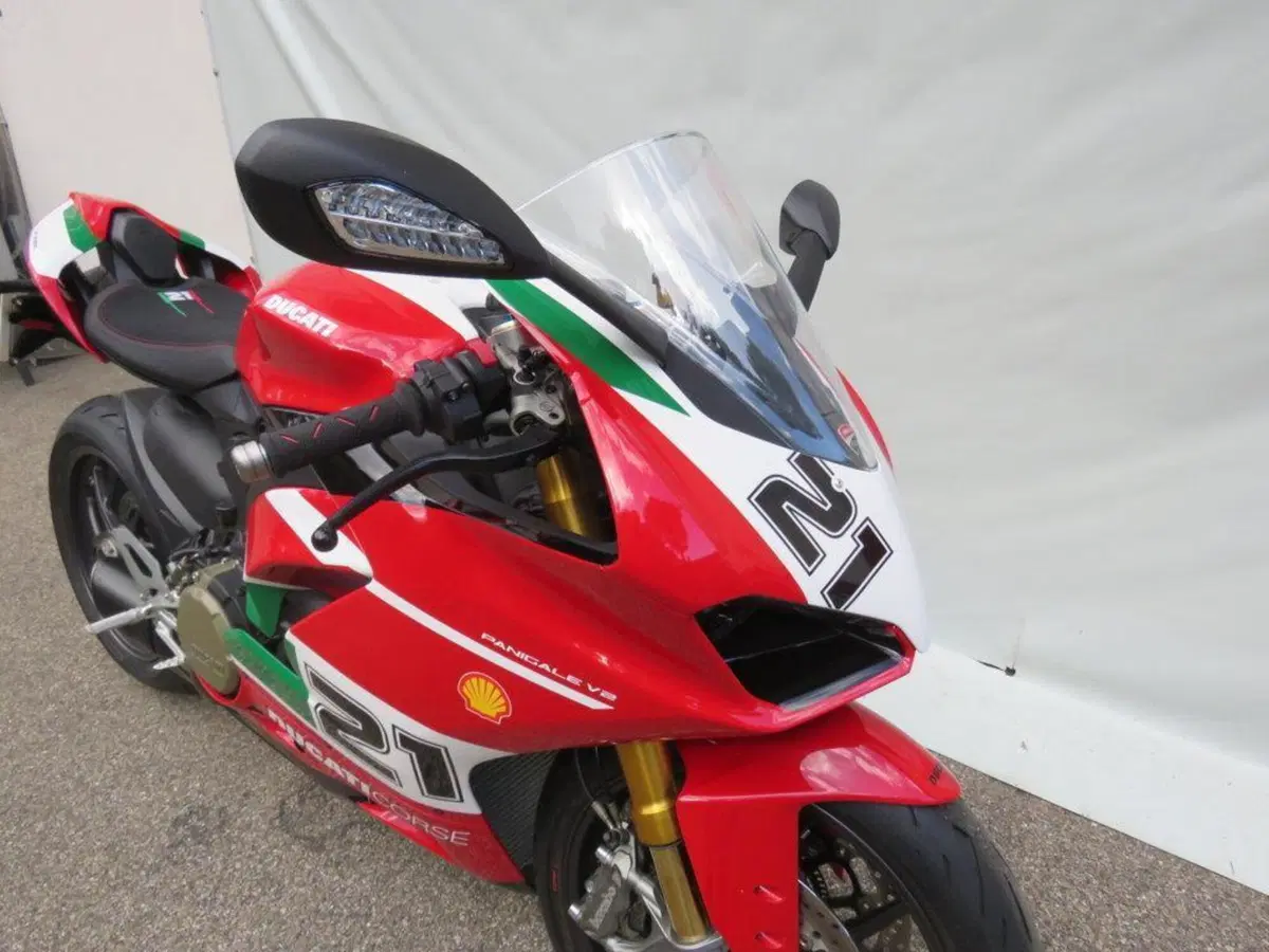 Ducati Panigale V2 Bayliss 1st Championship 20th Anniversary (2021 - 24) (8)