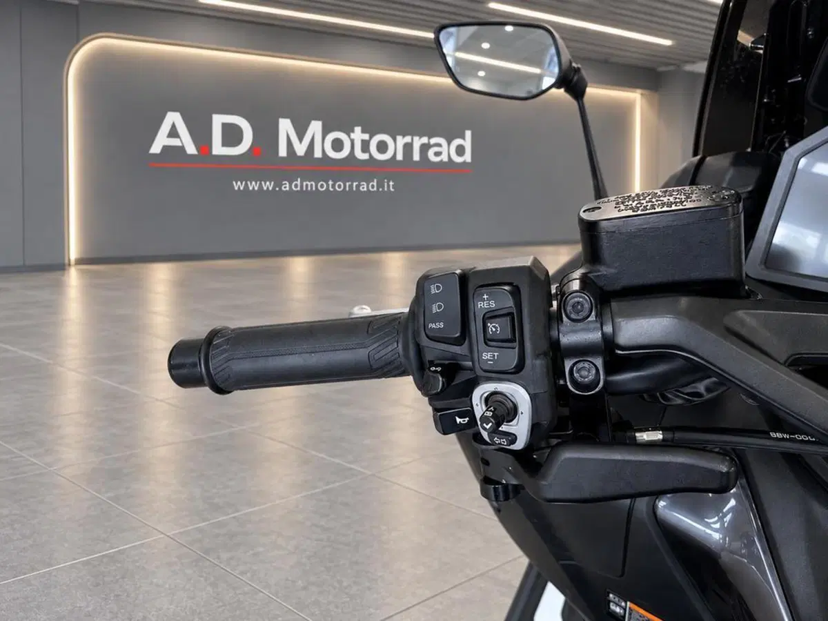 Yamaha T-Max 560 Tech Max (2022 - 24) (8)