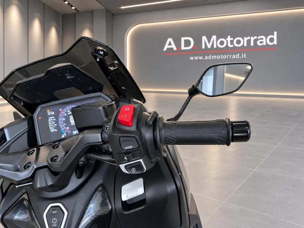 Yamaha T-Max 560 Tech Max (2022 - 24) (10)
