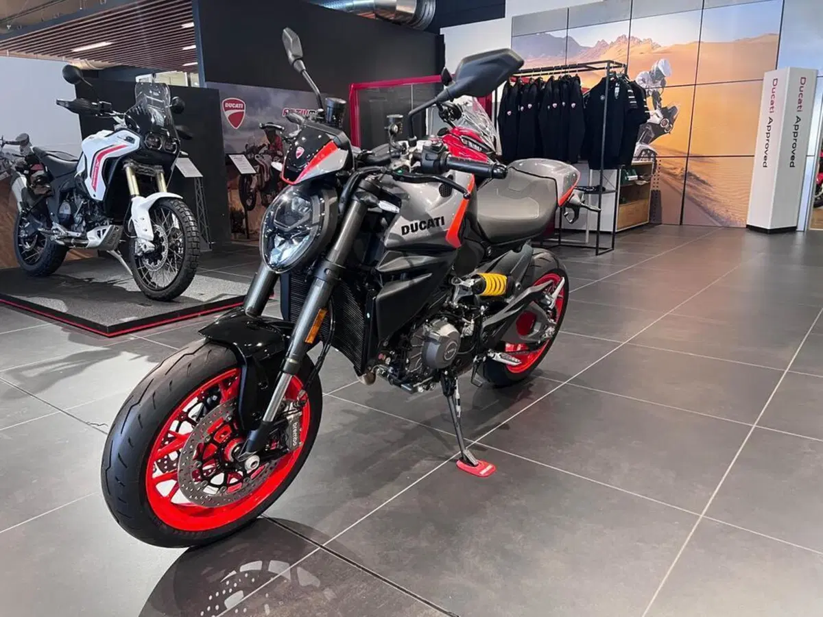 Ducati Monster 890 (2026) (4)