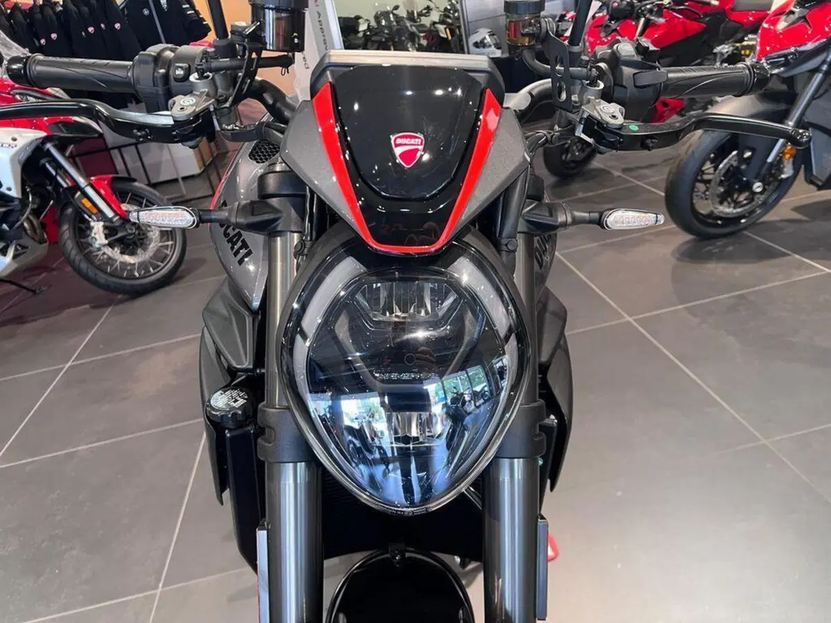 Ducati Monster 890 (2026) (8)