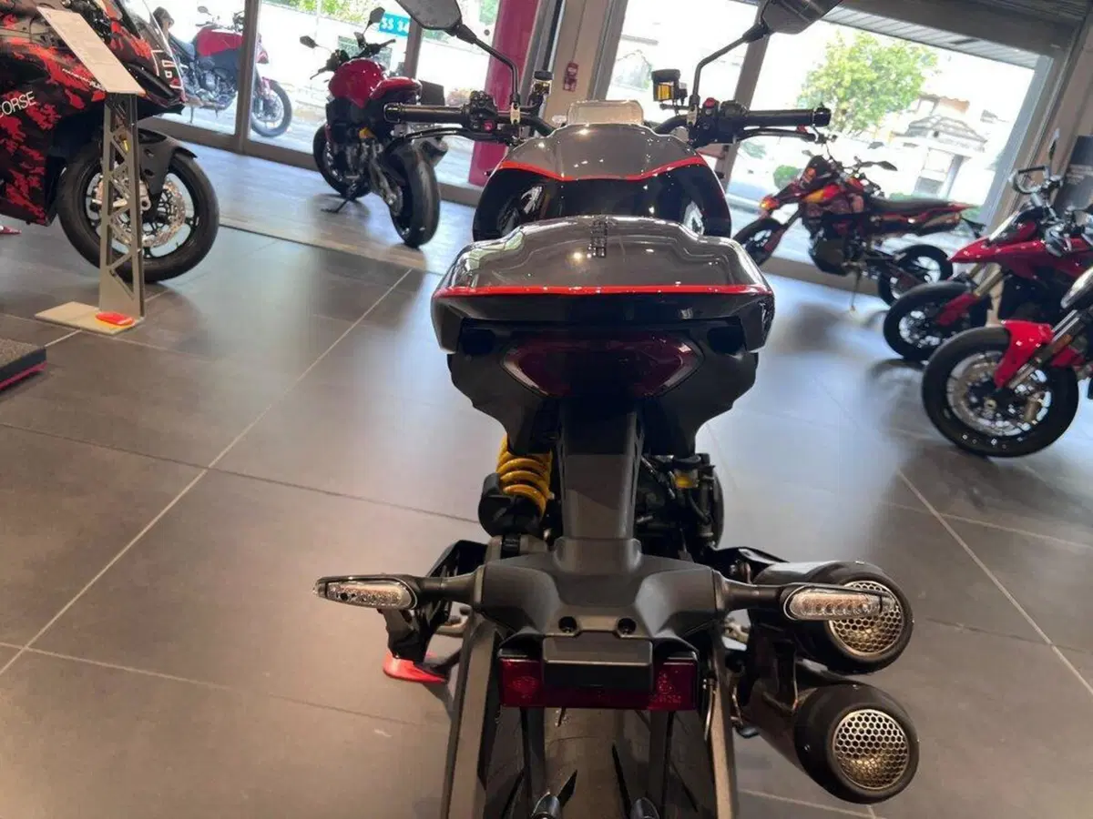 Ducati Monster 890 (2026) (9)