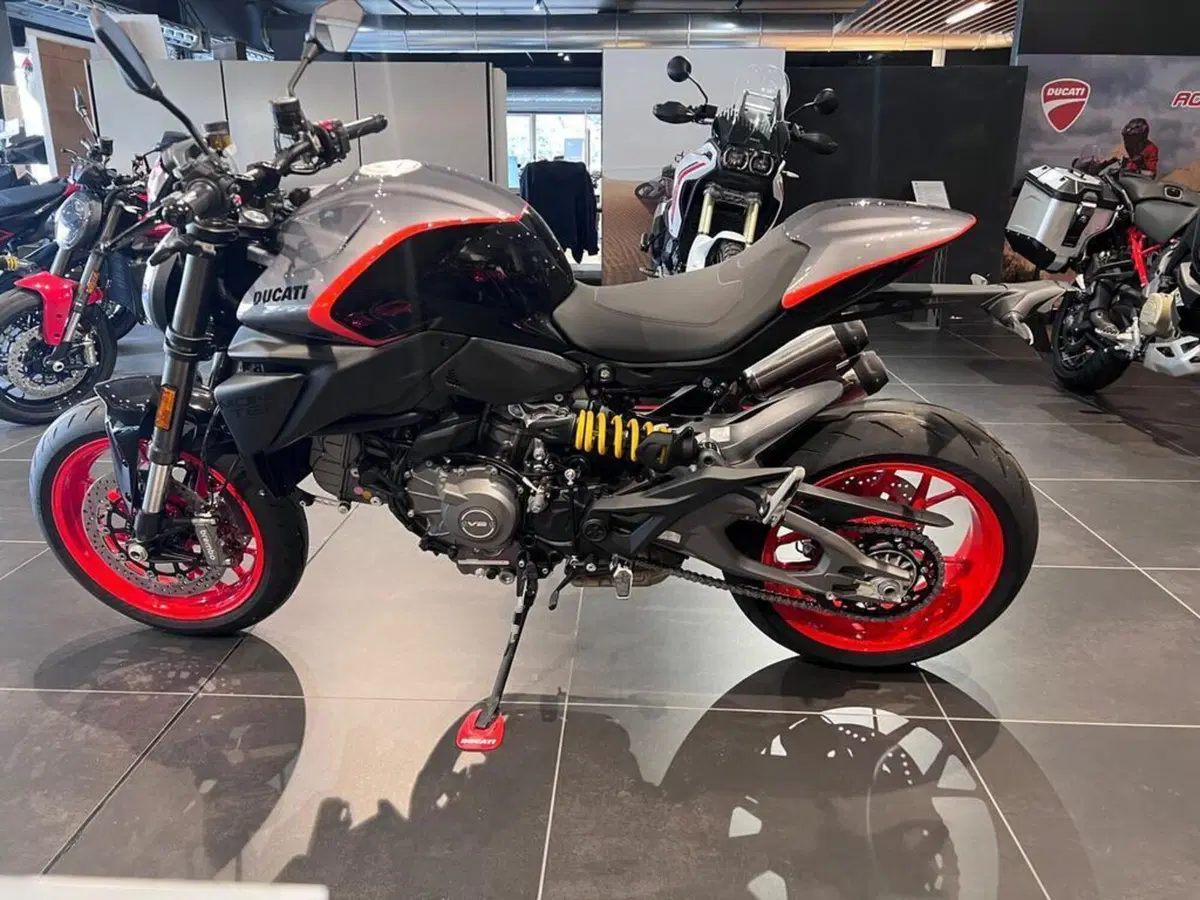 Ducati Monster 890 (2026) (6)