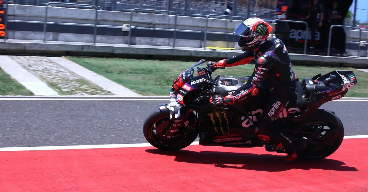 MotoGP, FP1 in Indonesia: Bezzecchi parte forte, 1°! Ma Marquez e Martin sono lì [CLASSIFICA]