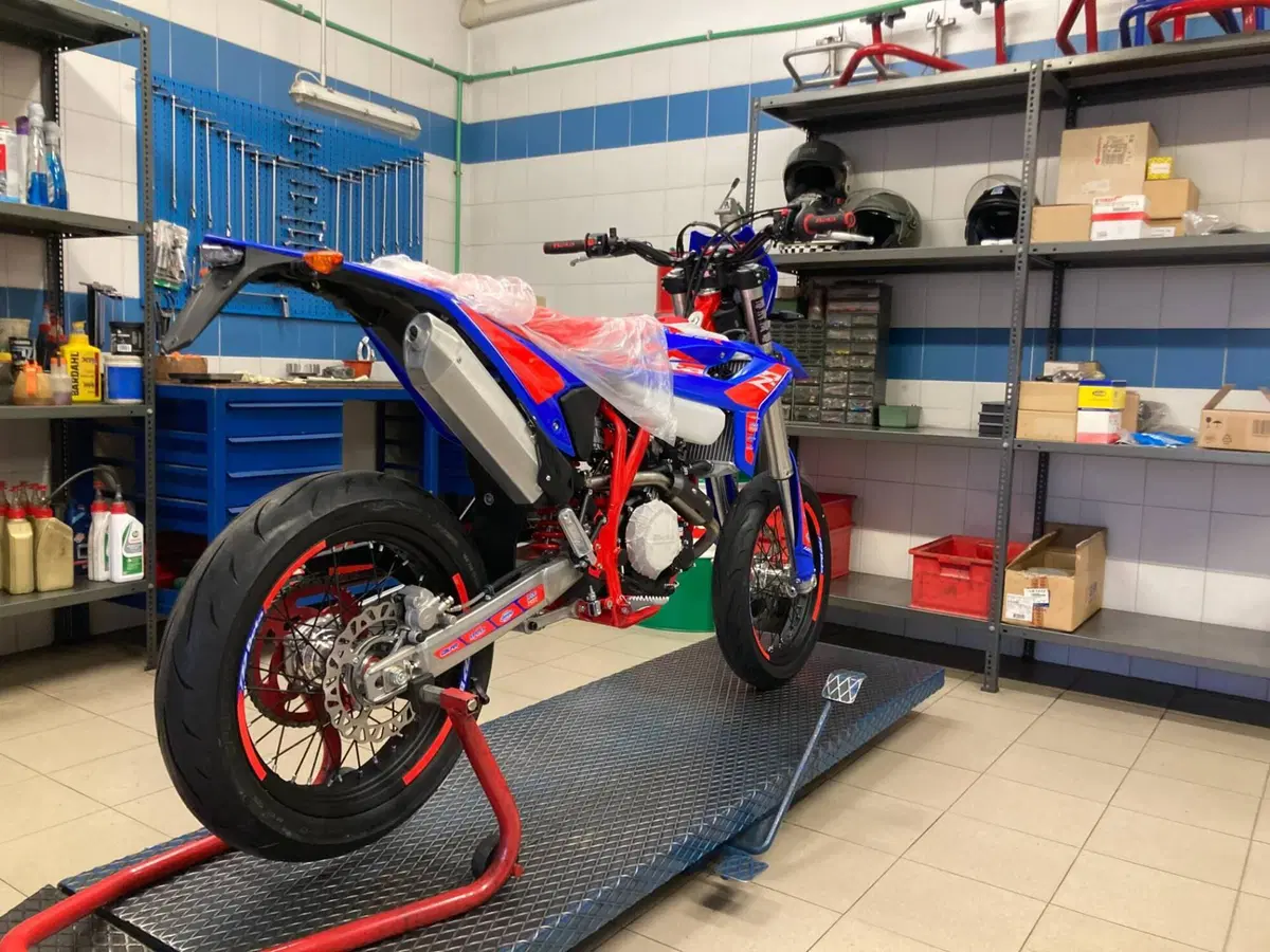 Betamotor RR 125 4T Motard R (2025 - 26) (2)