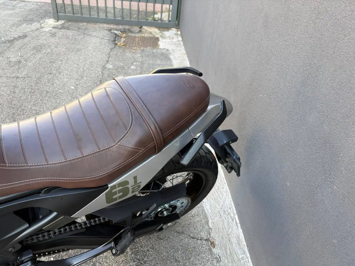 Moto Morini SEIEMMEZZO SCR (2022 - 26) (11)