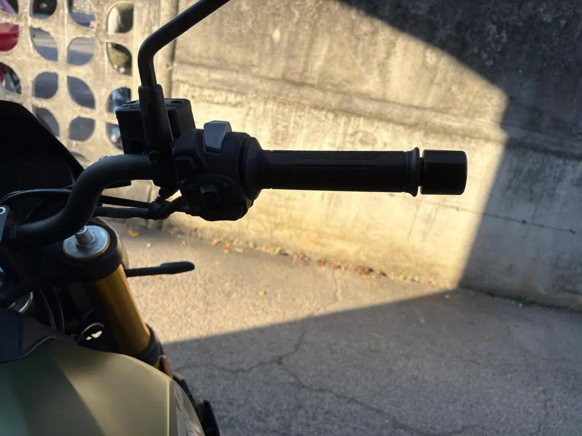 Moto Morini SEIEMMEZZO SCR (2022 - 26) (15)