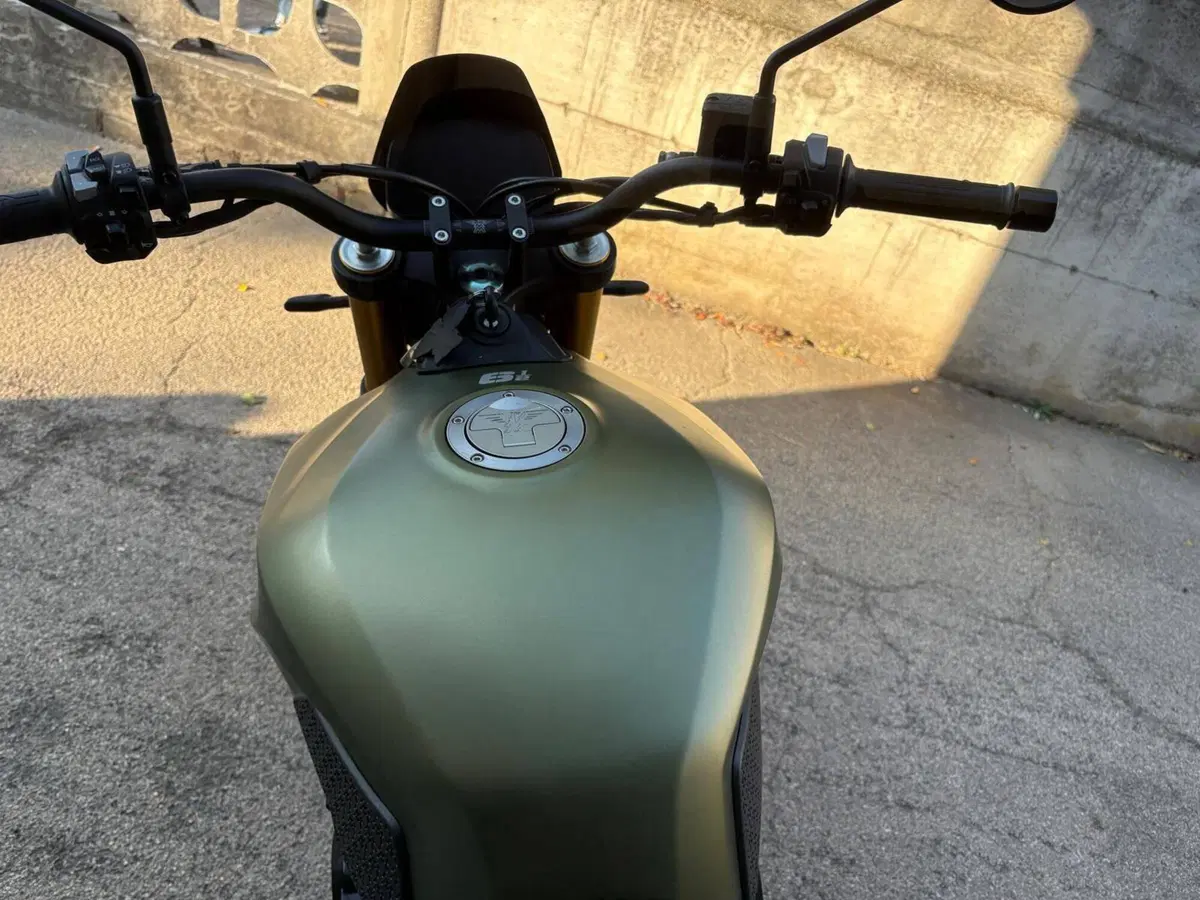 Moto Morini SEIEMMEZZO SCR (2022 - 26) (16)