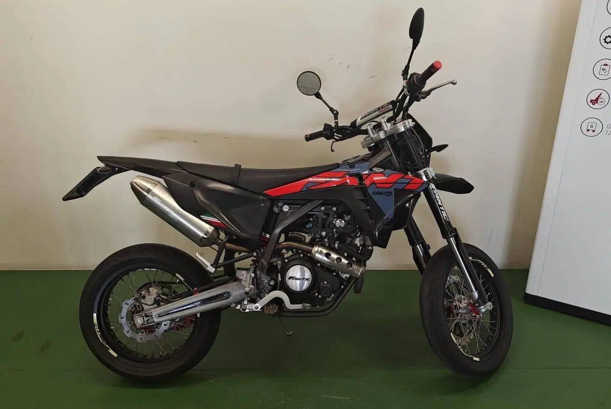Fantic Motor XMF 125 Motard Performance 4T (2023 - 24) (2)