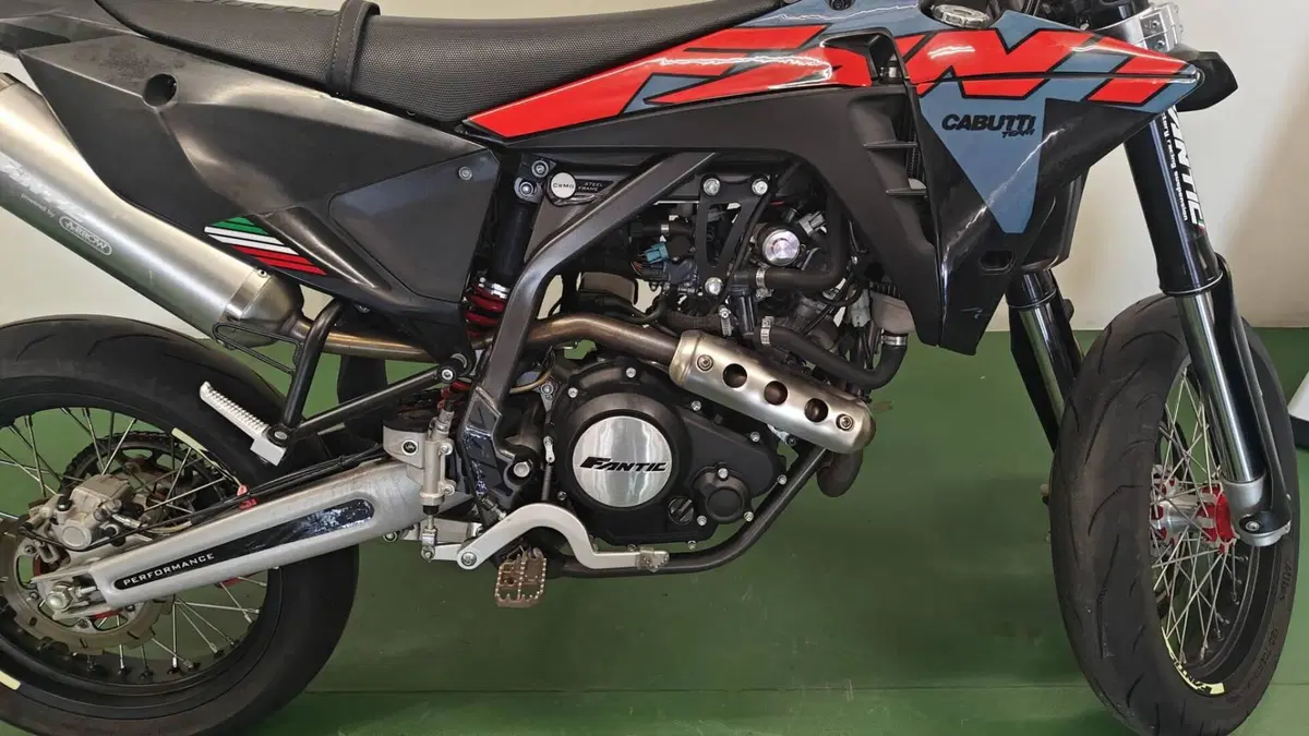 Fantic Motor XMF 125 Motard Performance 4T (2023 - 24) (3)